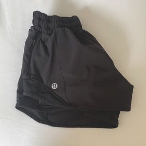 Lululemon black hotty hot shorts size 2
